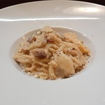 パスタピッコラ - ポルチーニ茸のクリームパスタ