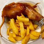 El Figón de Los Comuneros - 料理写真:cochinillo asado（子羊の丸焼き）