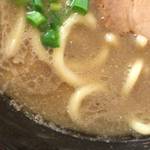 麺屋 頂 中川會 - 麺は中太
      