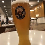 Lufthansa Senator Lounge - とりあえずビール注入〜
