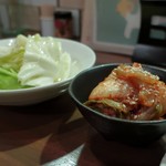 バビアン - つきだしと白菜キムチ