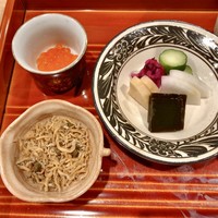 津の守坂 小柴 - 土鍋ごはん いくら かつお節 香の物 山椒で