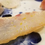 馳走 啐啄一十  - ⑫真鯛(愛媛県来島海峡産・4日寝かせ)
      海図を持っていたほど釣り込んだ場所である今治の来島海峡の真鯛は地海老や小蟹を食べており旨みが深い。
      この日はさらに寝かせが深くしっとりして旨みが存分に！ヤバい！