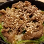 馳走 啐啄一十  - ⑲鹿児島牛(部位聞き忘れ)の炭火炙り牛丼と源助大根(石川県金沢産)と京人参の古漬け
      トリュフご飯に変わって炭火炙り牛丼、火入れ加減が絶妙でこれも美味しい！
      素晴らしいですね♪