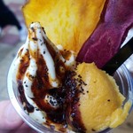 102063587 - ソフトクリームにさつまいもペーストとさつまいもチップス！