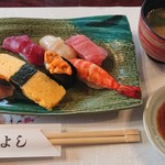 Umeyoshi Zushi - お寿司とお椀