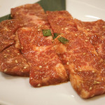 桔梗苑 - 『和牛上ハラミ タレ』¥1,430円
      とても綺麗な上ハラミ。柔らかくもみだれがご飯に合います。値段相応という印象です。