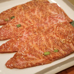 桔梗苑 - 『希少赤身 黒毛和牛上イチボ』¥1,380円
      霜降りと赤身のバランスが絶妙です。くどくなくさっぱりしてますがパサパサしてない感じが大好きです。