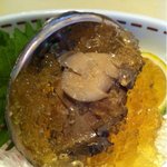 潮夢来 - 蝦夷アワビの冷菜、上海スープゼリーのせ。