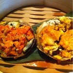 潮夢来 - 上海蟹の中身。写真左が雌、右が雄。
      