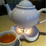 潮夢来 - ジャスミン茶。弱火の台に乗り、常に
      温かいジャスミン茶が頂けます。
      
      