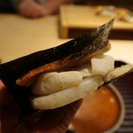 富小路 やま岸 - 鯖のヘシコとタイラギ貝のお餅( ⁎ᵕᴗᵕ⁎ )