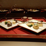 銀座 しのはら - 桃の節句の菱形の器　八寸