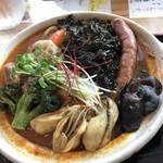 スープカレー トムトムキキル - 牡蠣とばら海苔のの鍋焼きカレーうどん＋スープカレーソーセージトッピング（辛さ７番）