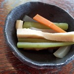 Shokuraku En - 小鉢のふきの煮物