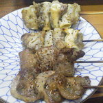 角一 - 上からナンコツ（塩）2本、タン（塩）2本