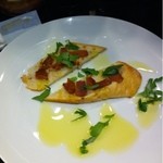 タケル クインディチ - 濃い味のマグロのカラスミのブルスケッタ