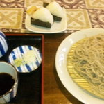 Surugi Nouen - 手打ち蕎麦大盛り（９００円）ともちきびおにぎり（２５０円）
