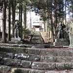 Kayanoki - 両子寺（写真のあたりは不要ですが、奥の院に行くなら杖があると少し楽。無くても大丈夫）