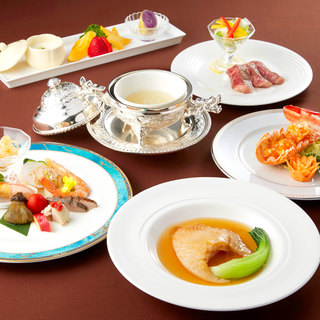 ご接待やお祝いに、こだわりの逸品が味わえるコースをどうぞ