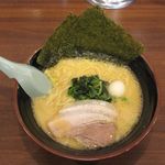 横浜家系ラーメン 吟家 - 醤油ラーメン(2019/02/15撮影)