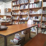 Calo Bookshop & Cafe - 