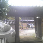 ★・ω・)r"門よりお屋敷をみる