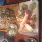 お上品な( ,,-` ｡´-)てんぷらそば