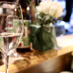 餃子とスパークリング バブルス - 献杯