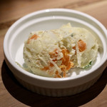 餃子とスパークリング バブルス - ポテサラ