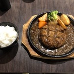 札幌牛亭 - 180gのハンバーグとライス(大)