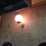 三楽苑 - 壁には浦和や大宮の選手のサイン②