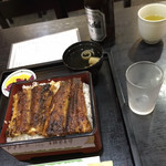 大観亭支店 - 鰻重特上と瓶ビール