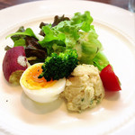 pizzeria felice - 半熟卵のアンチョビポテトサラダ