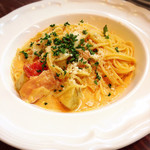 pizzeria felice - スモークサーモンと畑野菜のパスタ