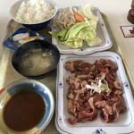 鹿ノ俣ロッジ - ジンギスカン
            ¥1200
            ご飯・みそ汁セット
            ¥350