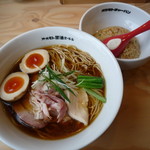 オカモト醤油ヌードル - オカモト醤油味玉ヌードル 880円、半チャーハン +210円