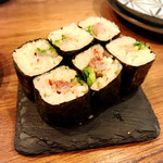 魚寿司 大塚のれん街 - 鯵と梅肉のあて巻き
