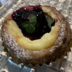 プラ・ビダ - クリームチーズとブルーベリーのタルトクロワッサンタルト（220円）