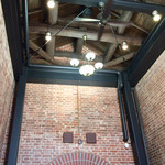 喫茶　蔵 - 店内の壁と天井