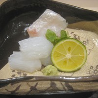 御料理 辻 - 向付（大分産ヒラスズキ、佐島産アオリイカ）UP
