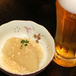 旬彩鈴吉 - ビール、お通し(蕪の鶏そぼろのあんかけ)