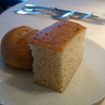 フォカッチャと胡麻パン