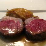 ポンテ ベッキオ - 羊乳に漬けた子羊の炭火ロースト、ういきょうのカラメリゼ添え