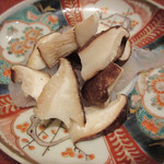 蓬左茶寮 - 鯛と椎茸の刺身？