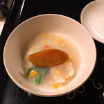 瓢亭 - パカッ！　蕪蒸し。味は薄くない。が、一味だけが突出せず全体が「膨らんで」いる。