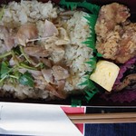 Fukunokara - 日替り折詰から鶏ごぼう御飯折詰通常430円が半額の215円ご開帳～