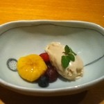 秀よし - 蜜イモとリンゴの茶巾と黒蜜ジェラート