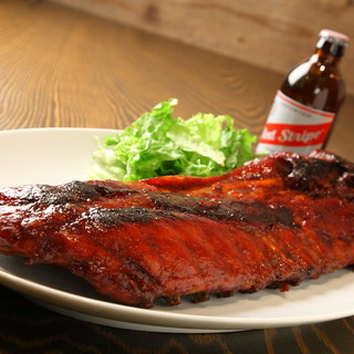 毎日3時間かけて焼成するBBQバックリブ