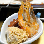旬魚たつみ - 先付　　猛者海老の素揚げ、地蛸、スズキの子の旨煮